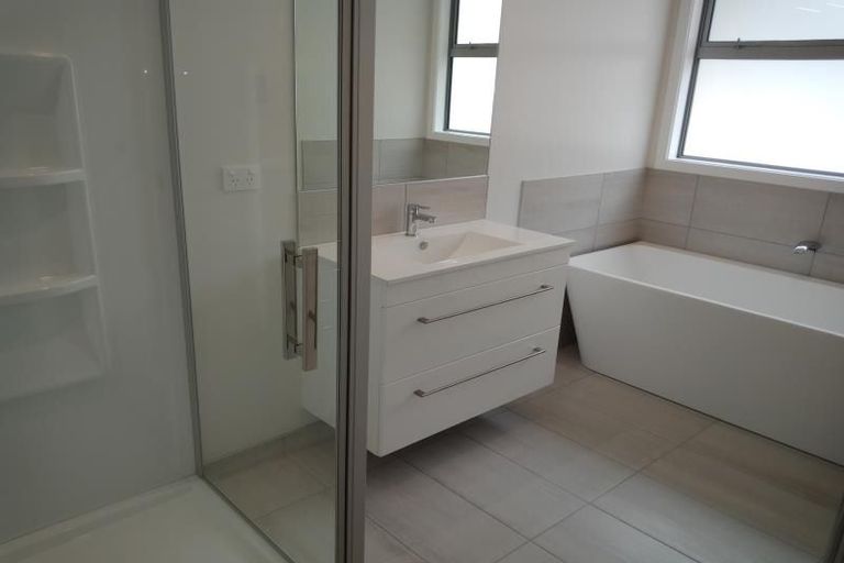 Photo of property in 79b Cambridge Terrace, Waterloo, Lower Hutt, 5011