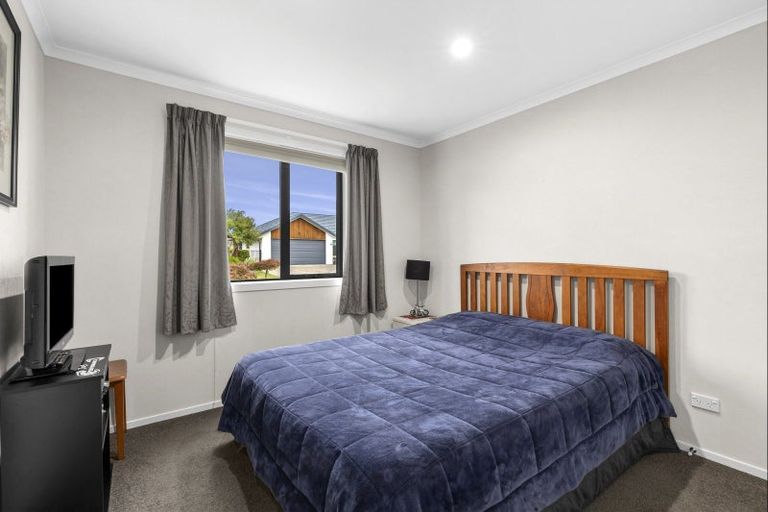 Photo of property in 5 Clifford Close, Leamington, Cambridge, 3432