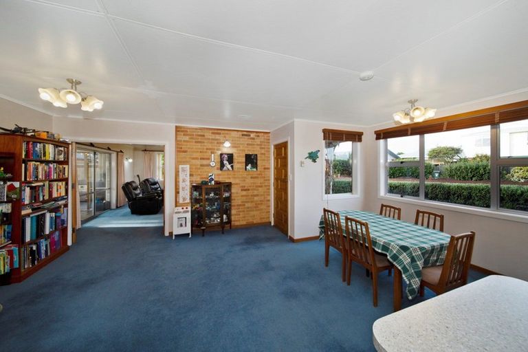 Photo of property in 12 Green Lane, Hawera, 4610