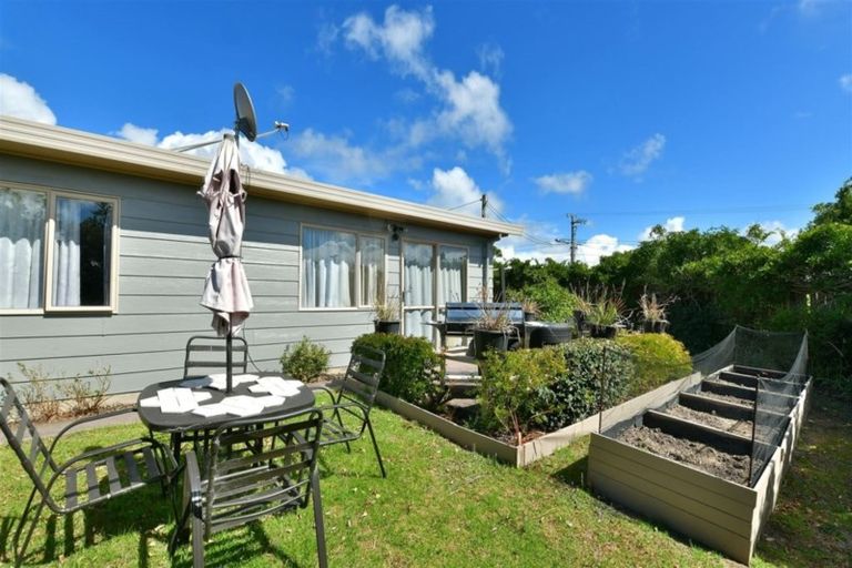 Photo of property in 1427 Whangaparaoa Road, Army Bay, Whangaparaoa, 0930