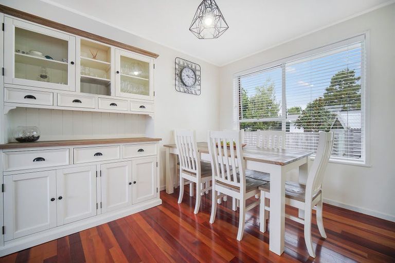 Photo of property in 1/28 Fairdale Place, Birkdale, Auckland, 0626