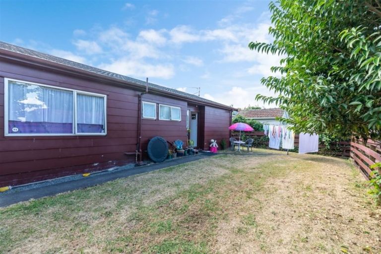 Photo of property in 2/159 Te Atatu Road, Te Atatu South, Auckland, 0610