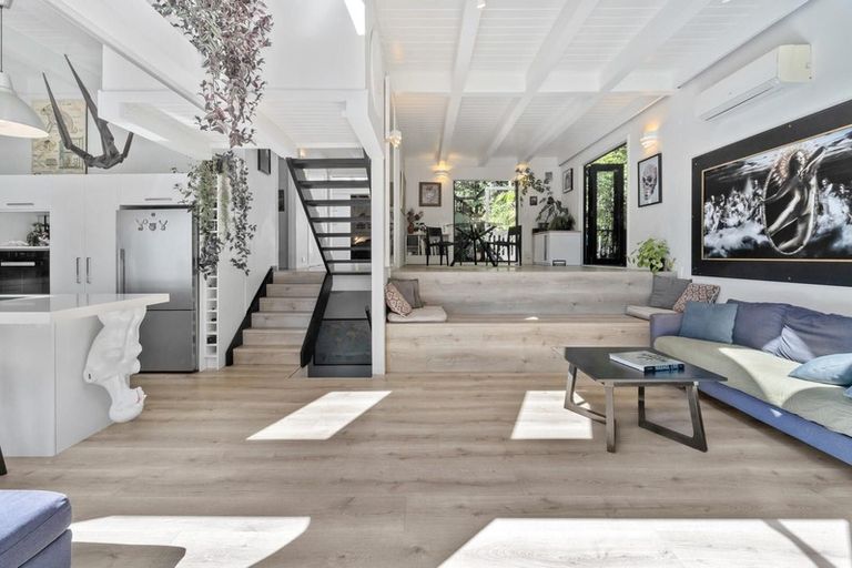 Photo of property in 43 Kohu Road, Titirangi, Auckland, 0604