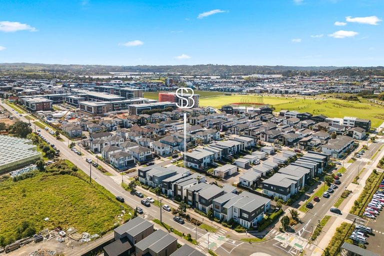 Photo of property in 4/7 Scott Road, Hobsonville, Auckland, 0616