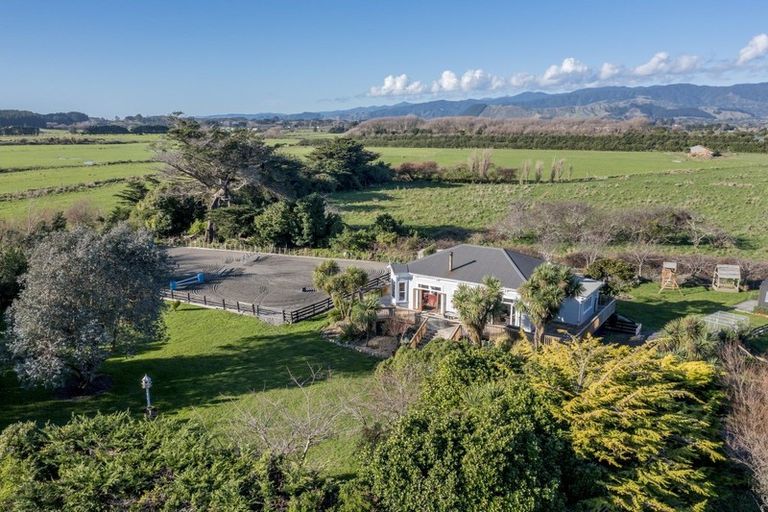 Photo of property in 98 Rangiuru Road, Otaki Beach, Otaki, 5512