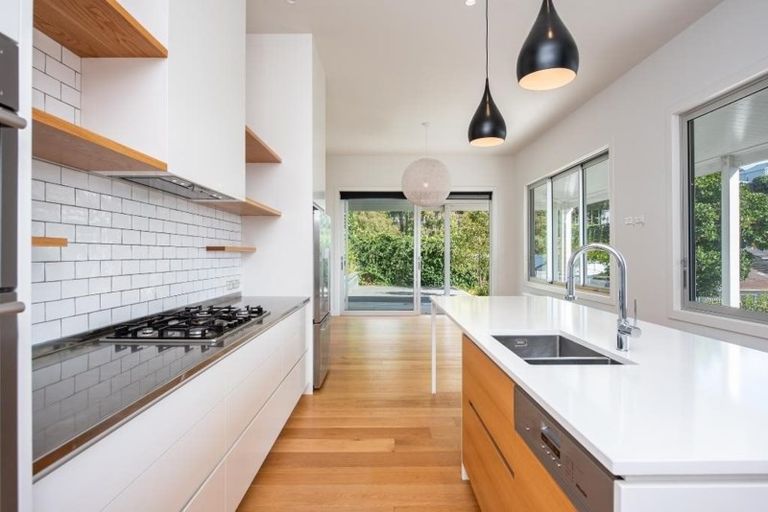 Photo of property in 11 Upper Bourke Street, Kilbirnie, Wellington, 6022