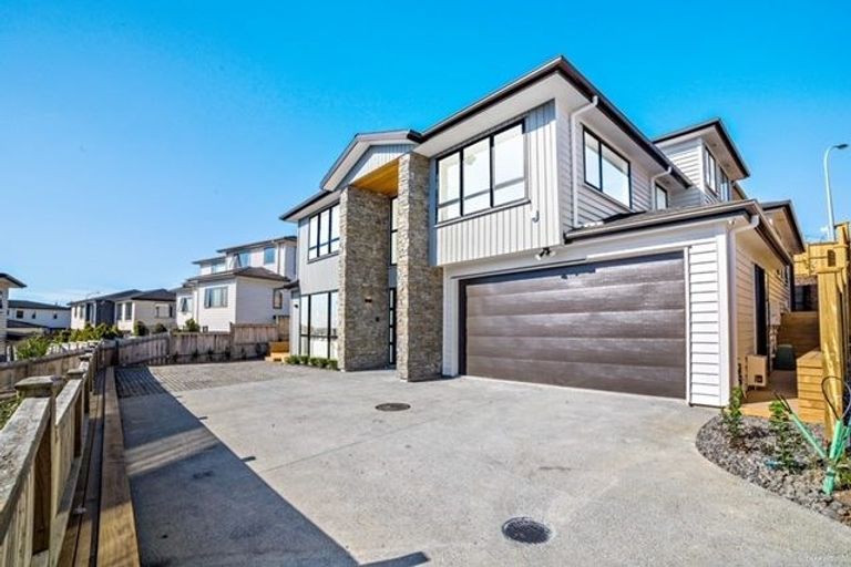 Photo of property in 13 Golden Morning Drive, Albany Heights, Auckland, 0632