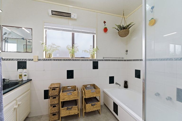 Photo of property in 647 Pukehina Parade, Pukehina, Te Puke, 3189