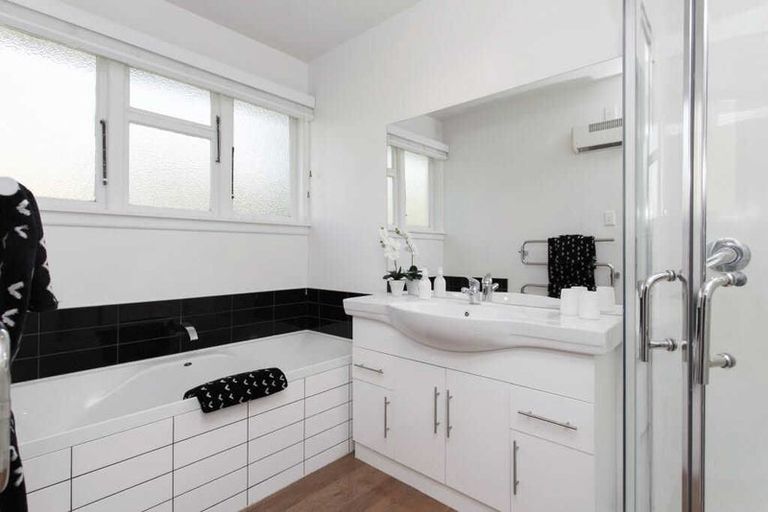 Photo of property in 9 Verran Place, Fendalton, Christchurch, 8052