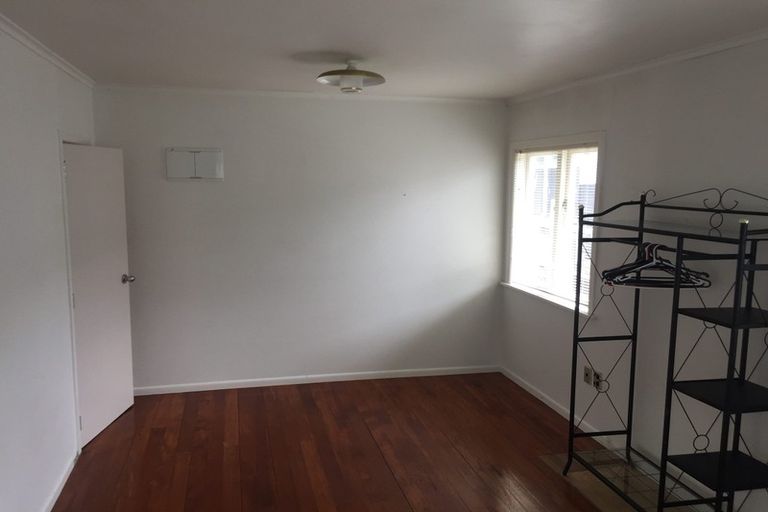 Photo of property in 5 Don Croot Street, Morningside, Auckland, 1021