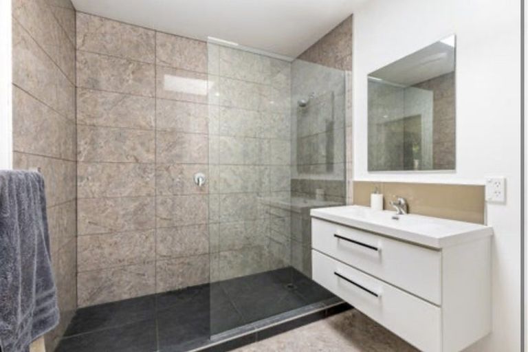 Photo of property in 49 Tawa Road, Kumeu, 0891