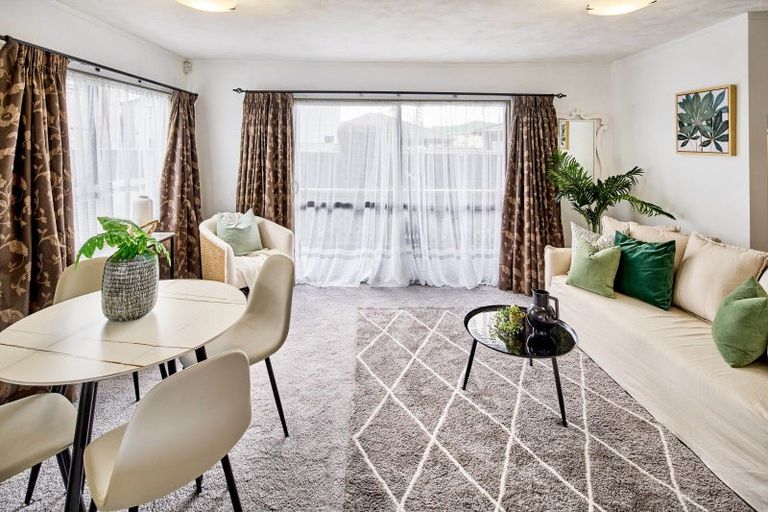 Photo of property in 122 Cambridge Terrace, Fairfield, Lower Hutt, 5011