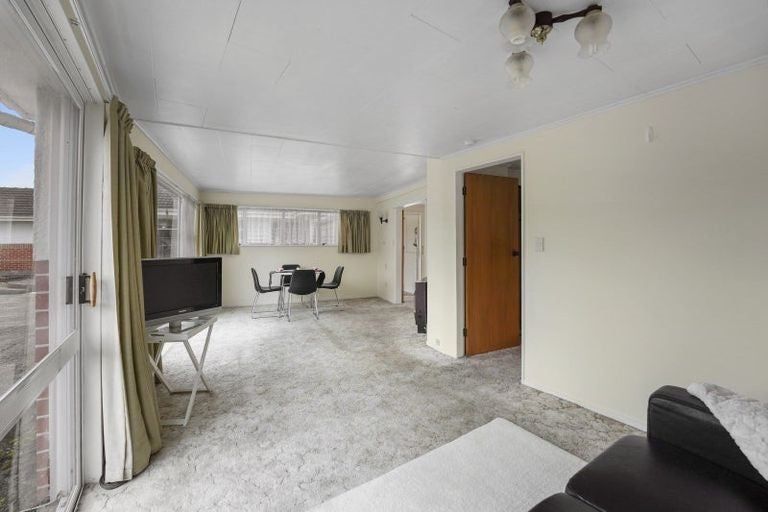 Photo of property in 21 Hall Grove, Ebdentown, Upper Hutt, 5018