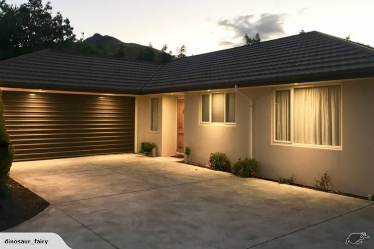 Photo of property in 20 Wendy Place, Heathcote Valley, Christchurch, 8022