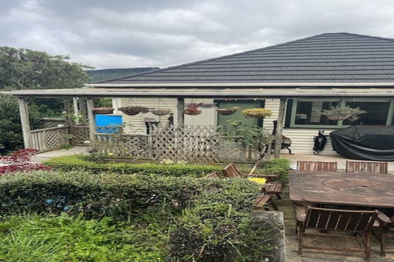 Photo of property in 20 Ranui Terrace, Tawa, Wellington, 5028