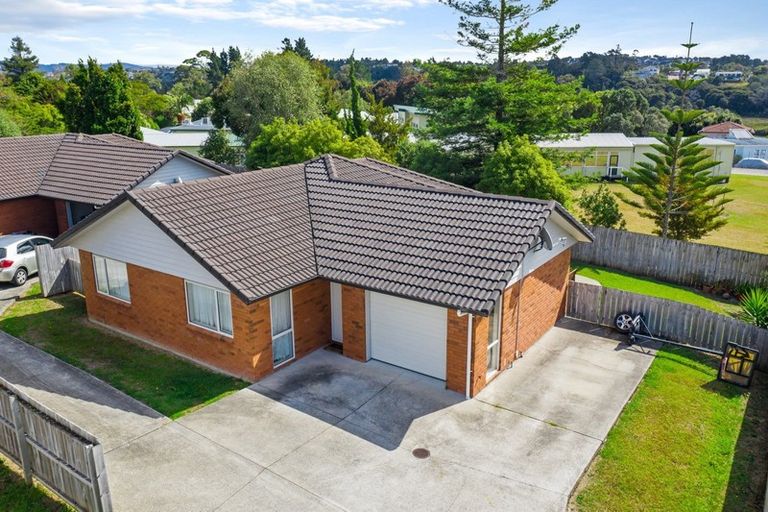 Photo of property in 55a Matipo Road, Te Atatu Peninsula, Auckland, 0610
