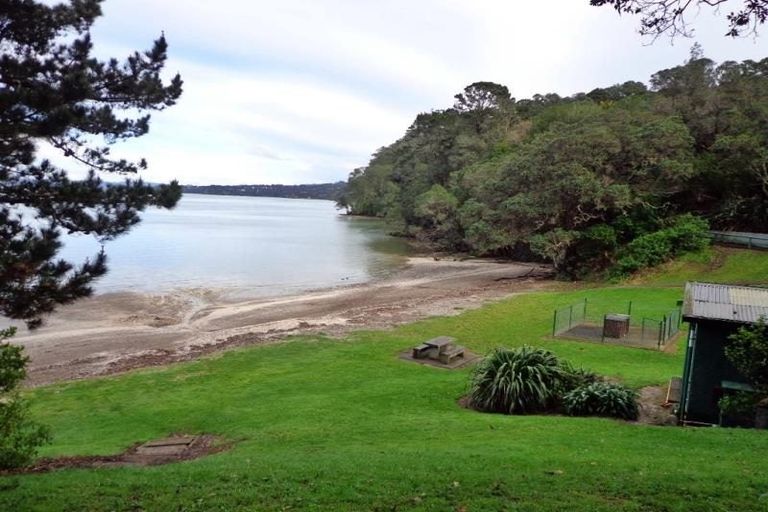 Photo of property in 19 Taupo Street, Green Bay, Auckland, 0604