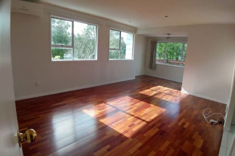 Photo of property in 10 Aralia Road, Sunnynook, Auckland, 0620