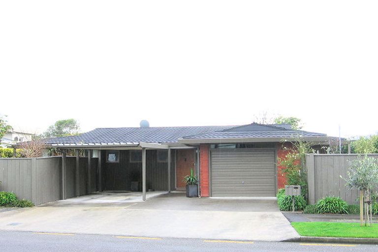 Photo of property in 1a Hughes Avenue, Hokowhitu, Palmerston North, 4410