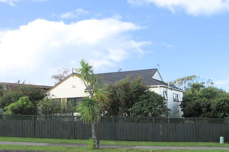 Photo of property in 104 Prince Regent Drive, Half Moon Bay, Auckland, 2012