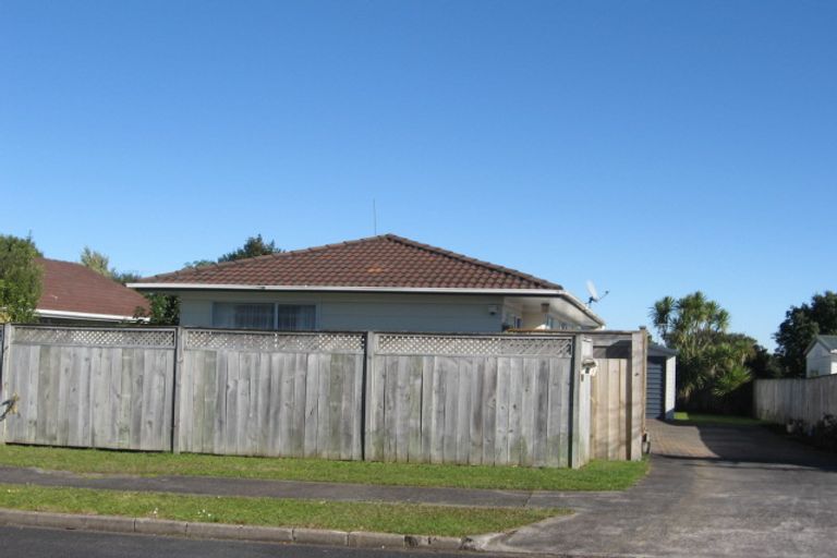 Photo of property in 8 Seaward Place, Wattle Downs, Auckland, 2103