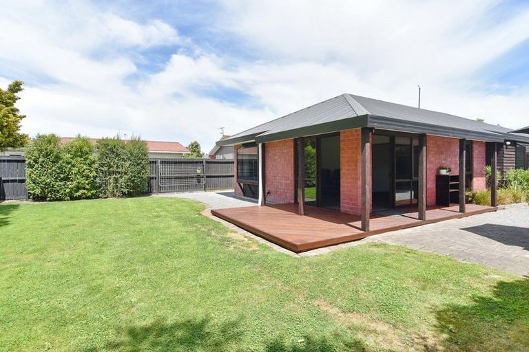 Photo of property in 16 Bush Street, Rangiora, 7400