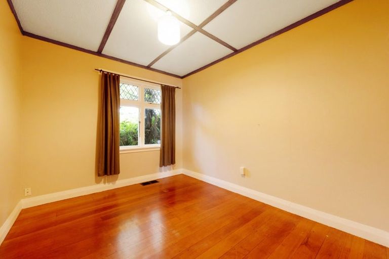 Photo of property in 19 Oku Street, Island Bay, Wellington, 6023