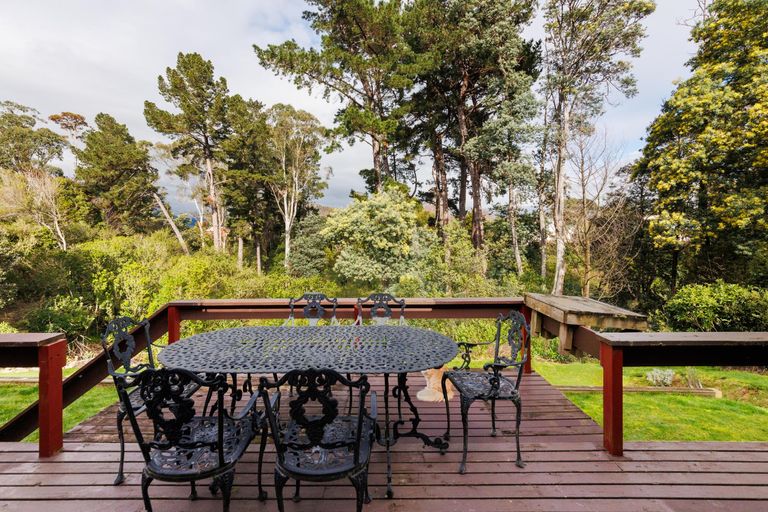 Photo of property in 5 Fernwood Place, Fitzherbert, Palmerston North, 4410