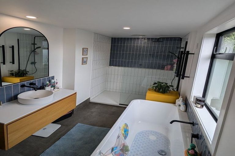 Photo of property in 276 Queens Drive, Lyall Bay, Wellington, 6022