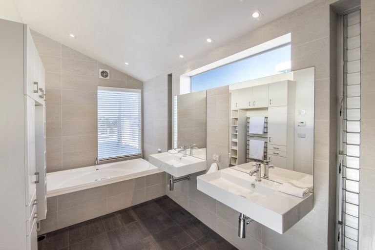 Photo of property in 67 Rothesay Bay Road, Rothesay Bay, Auckland, 0630
