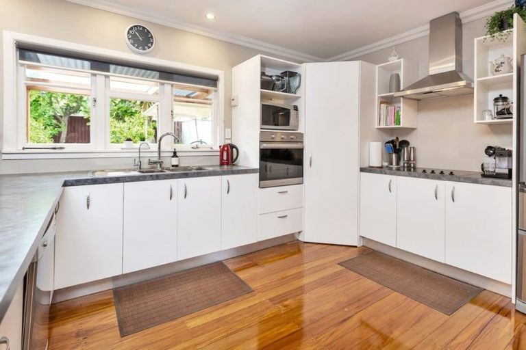 Photo of property in 15 Tarewa Road, Morningside, Whangarei, 0110
