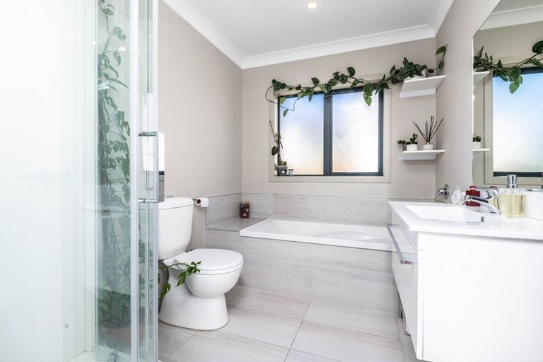 Photo of property in 41 Brindle Way, Newlands, Wellington, 6037