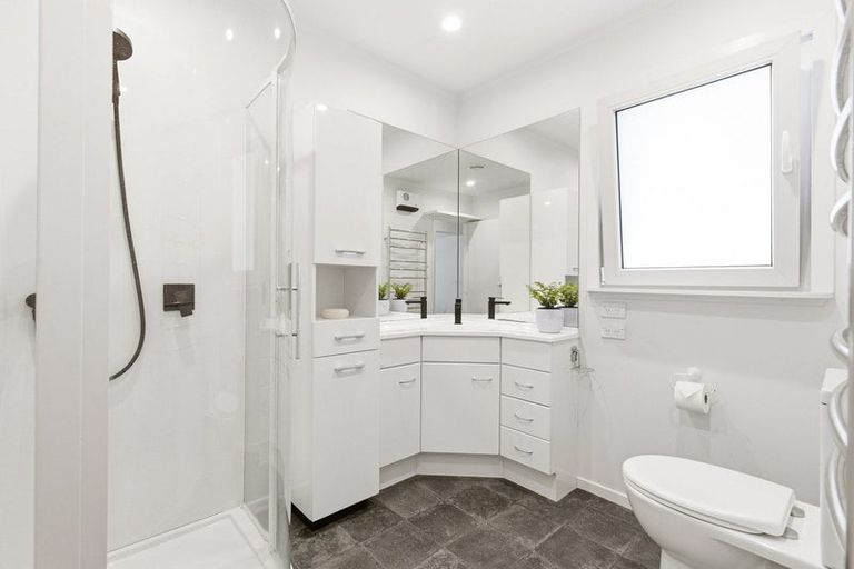 Photo of property in 5 Trinidad Crescent, Grenada Village, Wellington, 6037