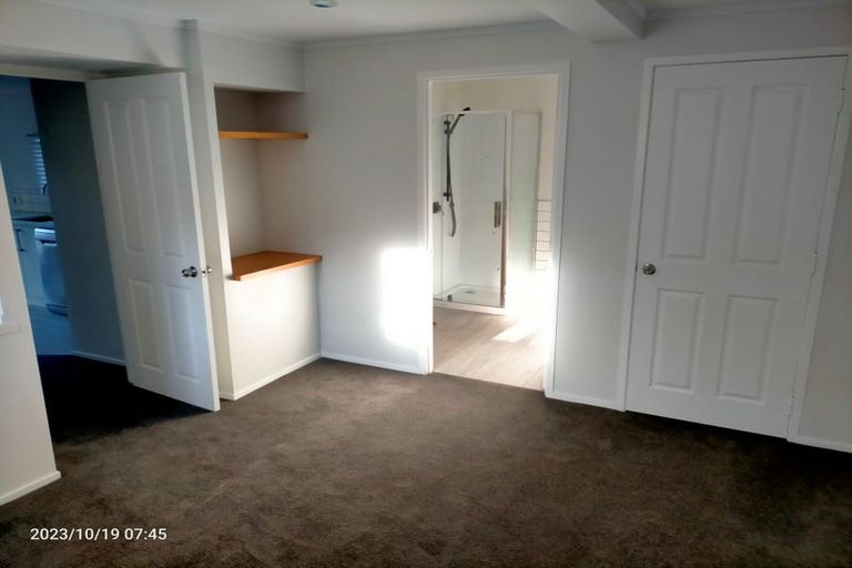 Photo of property in 22 Raymond Terrace, Northcote, Auckland, 0627