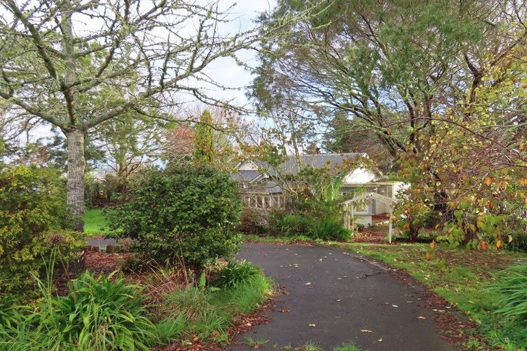 Photo of property in 1008 East Coast Road, Fairview Heights, Auckland, 0630