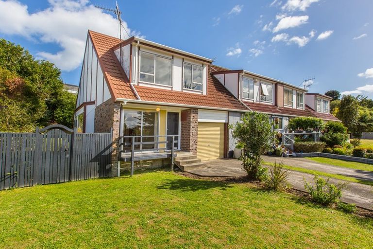 Photo of property in 4 Halyard Place, Whitby, Porirua, 5024