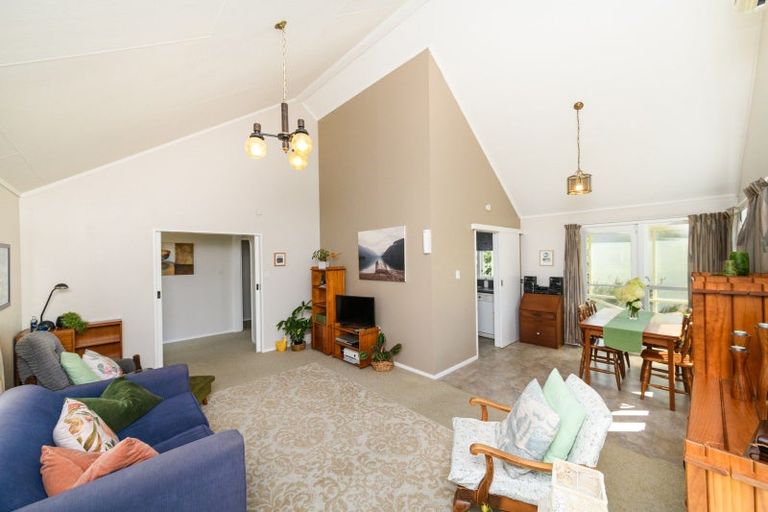Photo of property in 2 Escort Grove, Awapuni, Palmerston North, 4412