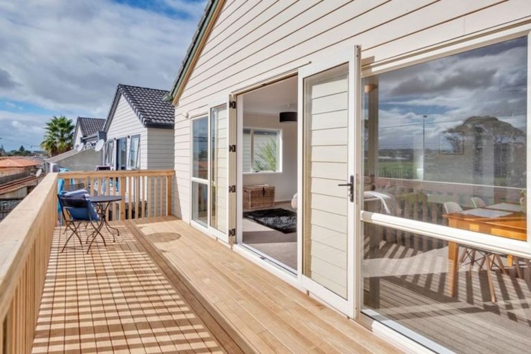 Photo of property in 15 Pooks Road, Ranui, Auckland, 0612