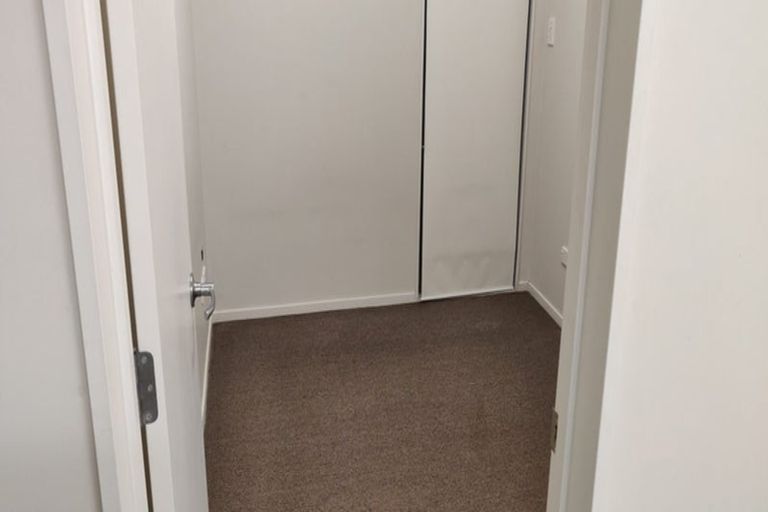 Photo of property in 5 Hazel Glen, Bayview, Auckland, 0629