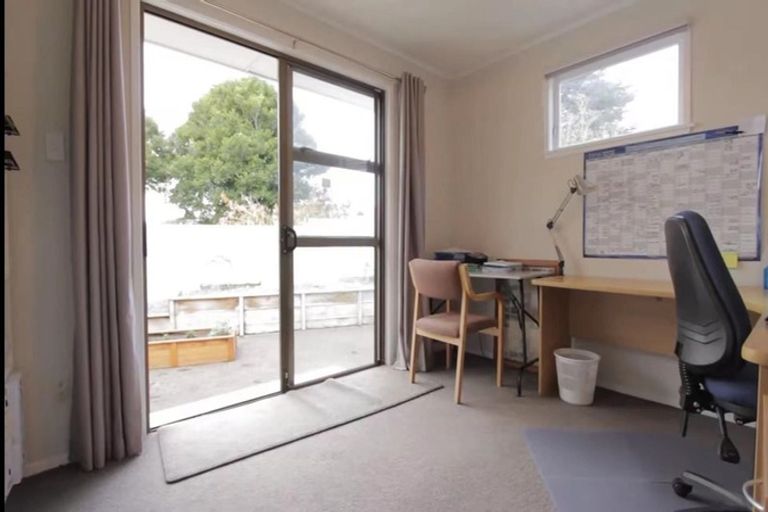Photo of property in 8 Kay Drive, Blockhouse Bay, Auckland, 0600