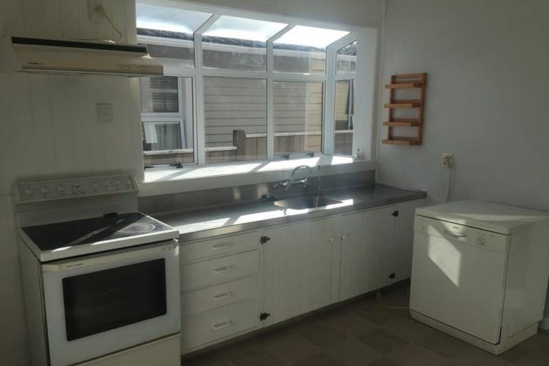 Photo of property in 14 Ngaio Street, Strandon, New Plymouth, 4312