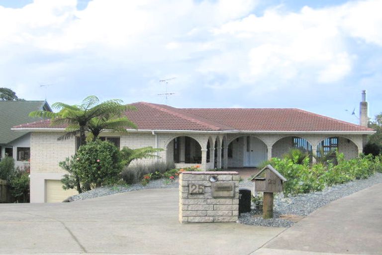 Photo of property in 25 Glenelg Road, Red Beach, 0932