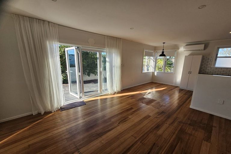 Photo of property in 2a Rewa Street, New Lynn, Auckland, 0600