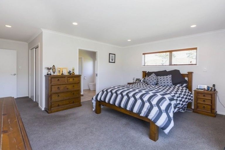 Photo of property in 22 Sunstone Crescent, Brown Owl, Upper Hutt, 5018