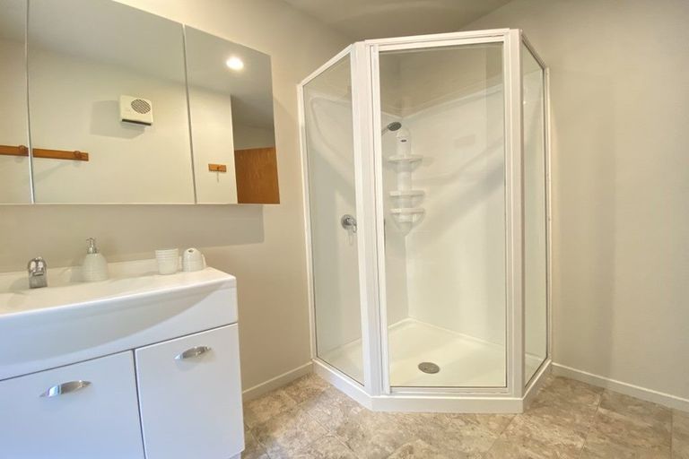 Photo of property in 127 Wynyard Crescent, Fernhill, Queenstown, 9300