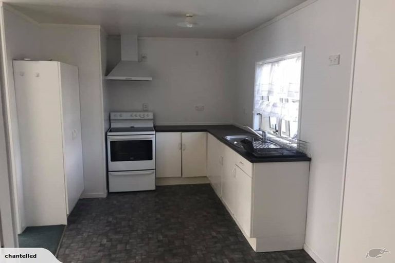 Photo of property in 1/934 East Coast Road, Northcross, Auckland, 0630