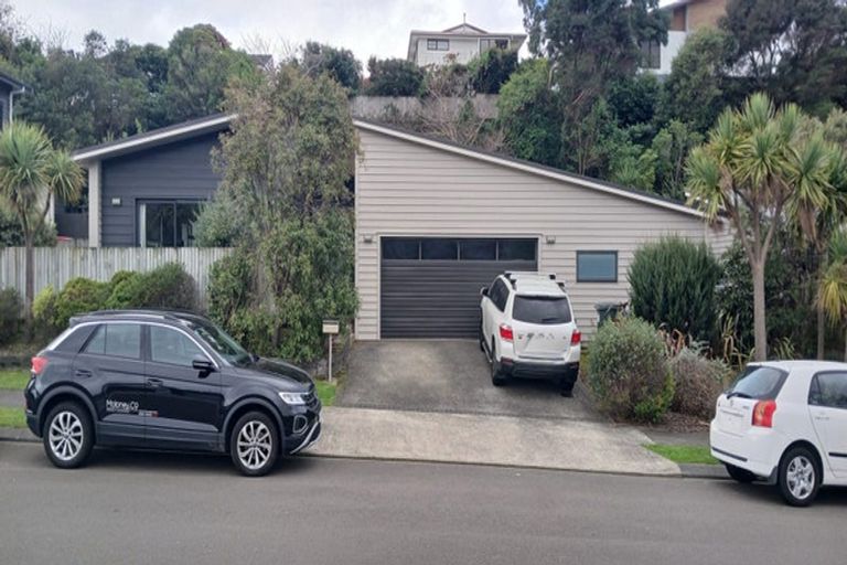 Photo of property in 16 Flotilla Place, Whitby, Porirua, 5024