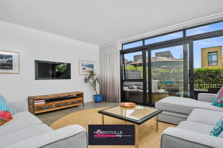 Photo of property in 21 Isitt Road, Hobsonville, Auckland, 0616