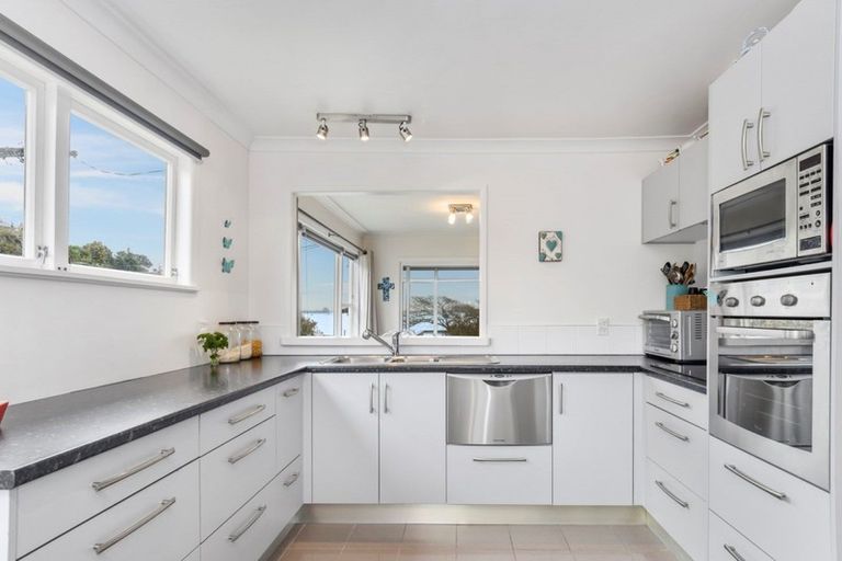 Photo of property in 16 Beach Grove, Omokoroa, 3114