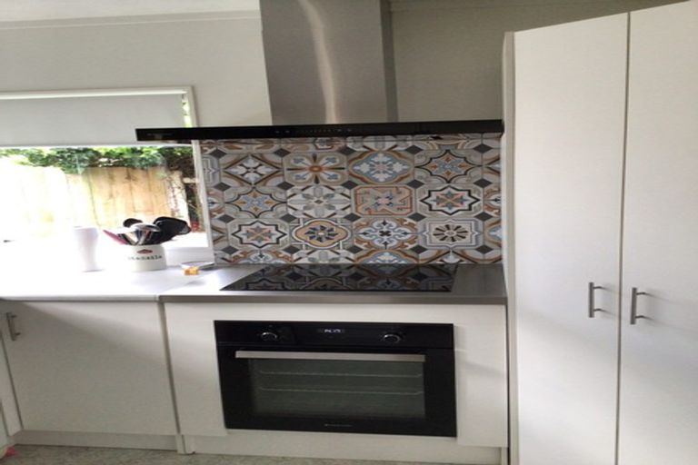 Photo of property in 2/11 Gloria Avenue, Te Atatu Peninsula, Auckland, 0610